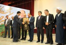 گزارش تصویری از اهداء جوایز  در همایش تجلیل از پرفسور علی اکبر جلالی چهره ماندگار شهرستان شاهرود 